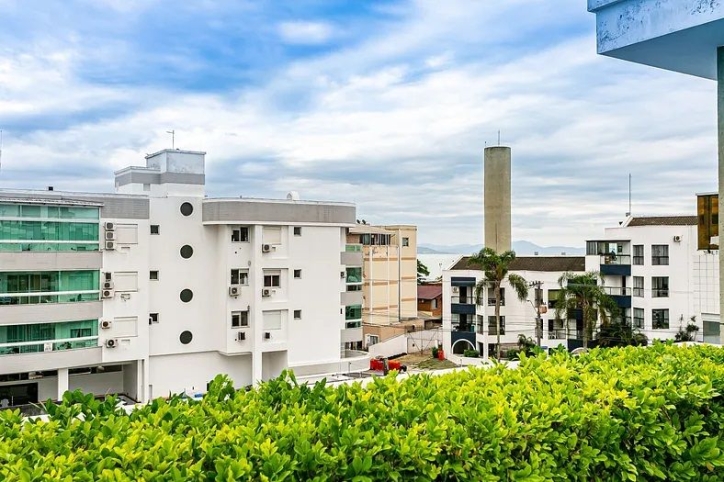 Cobertura à venda com 3 quartos, 250m² - Foto 1