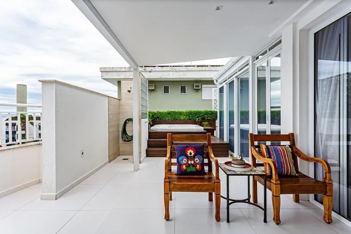 Cobertura à venda com 3 quartos, 250m² - Foto 2