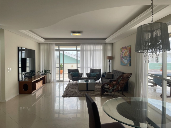 Cobertura à venda com 4 quartos, 250m² - Foto 2