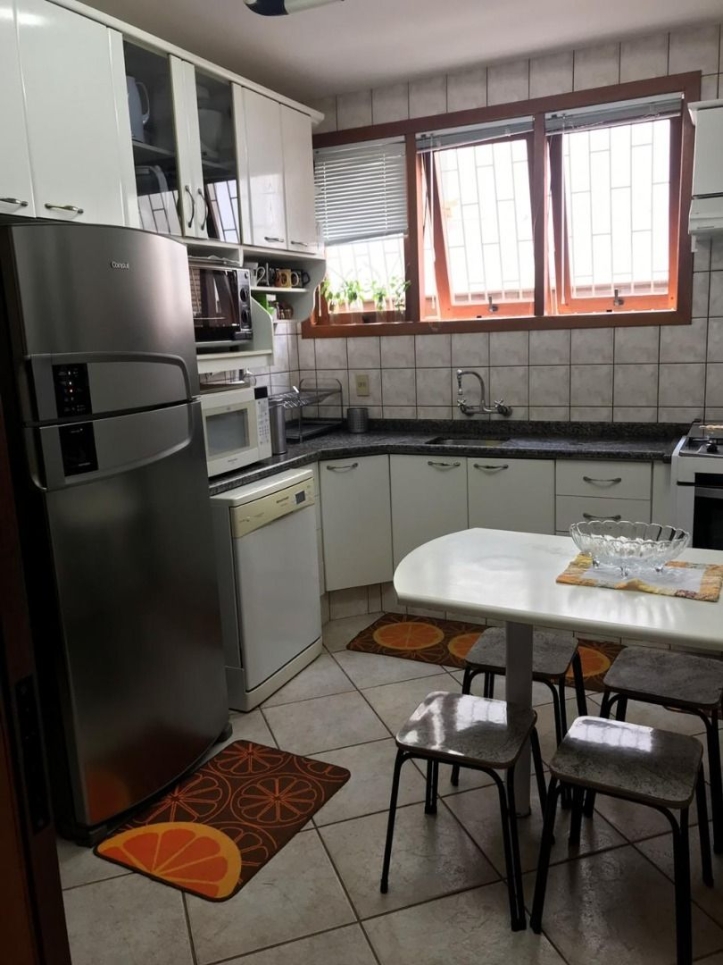 Casa para alugar com 4 quartos, 290m² - Foto 16
