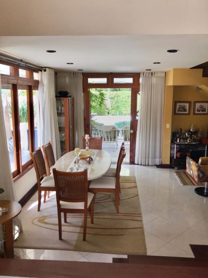 Casa para alugar com 4 quartos, 290m² - Foto 25