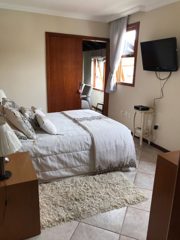 Casa para alugar com 4 quartos, 290m² - Foto 7