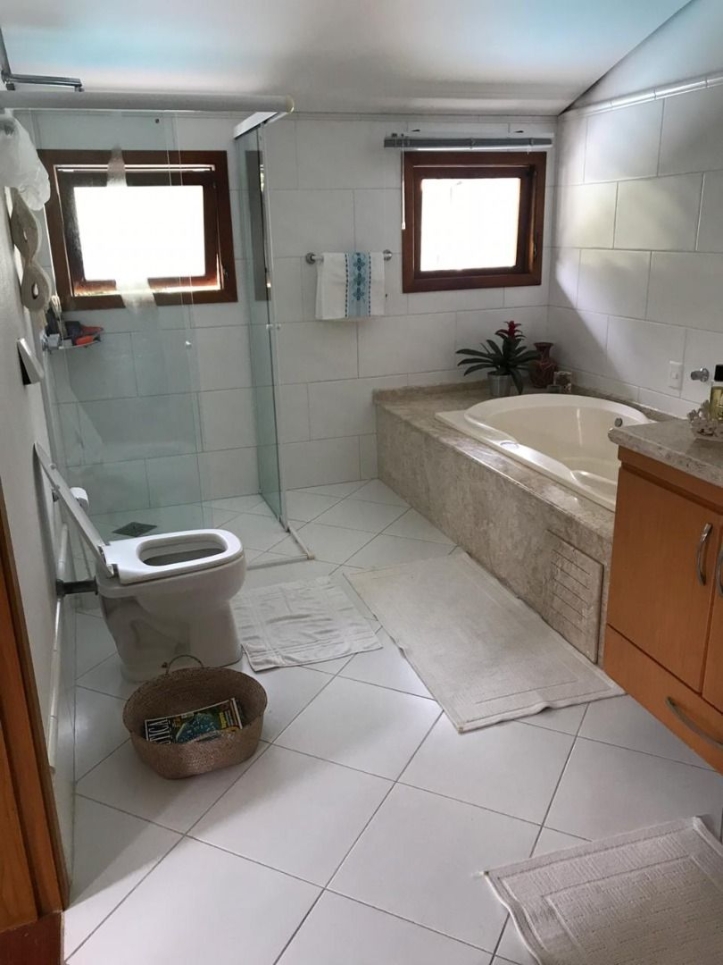 Casa para alugar com 4 quartos, 290m² - Foto 10