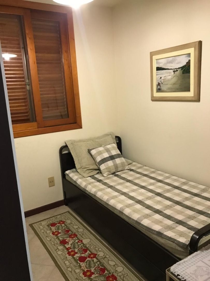 Casa para alugar com 4 quartos, 290m² - Foto 12