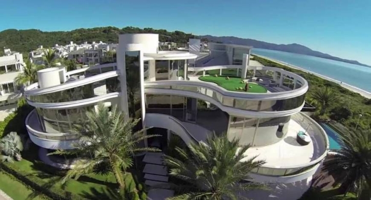 Casa à venda com 5 quartos, 1600m² - Foto 2