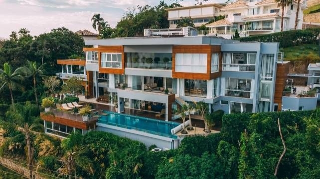 Casa à venda com 6 quartos, 1200m² - Foto 1