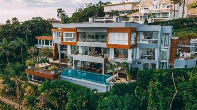 Casa à venda com 6 quartos, 1200m² - Foto 2